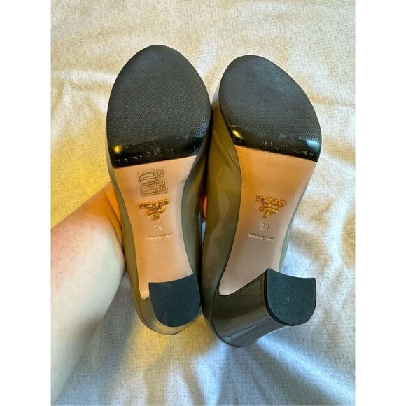 Prada size 39 US 9 grey patent leather pump platform heels - EUC - Picture 5 of 10